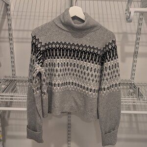 Cropped grey turtleneck